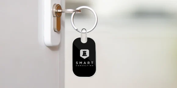 “Personalized oval metal keychain with laser-engraved name or logo, durable finish – ideal for gifting, branding, and professional use.”