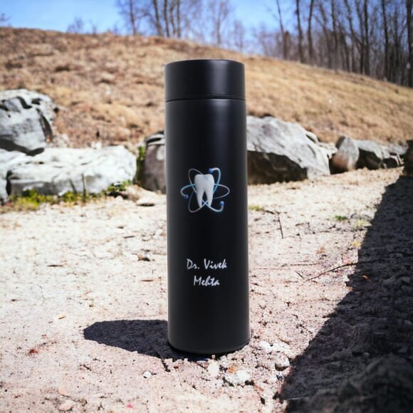 Personalized smart stainless steel vacuum flask with touch temperature sensor, 500ml BPA-free insulated water bottle with leakproof lid and anti-slip base, ideal for travel, gym, office, and gifting