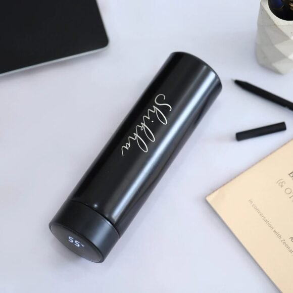 Personalized 500ml stainless steel vacuum insulated flask with smart temperature display, BPA-free and leakproof, ideal for hot and cold drinks, gym, office, travel, and gifting
